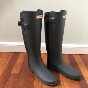 Women’s Size 8 Knee High Rainboots